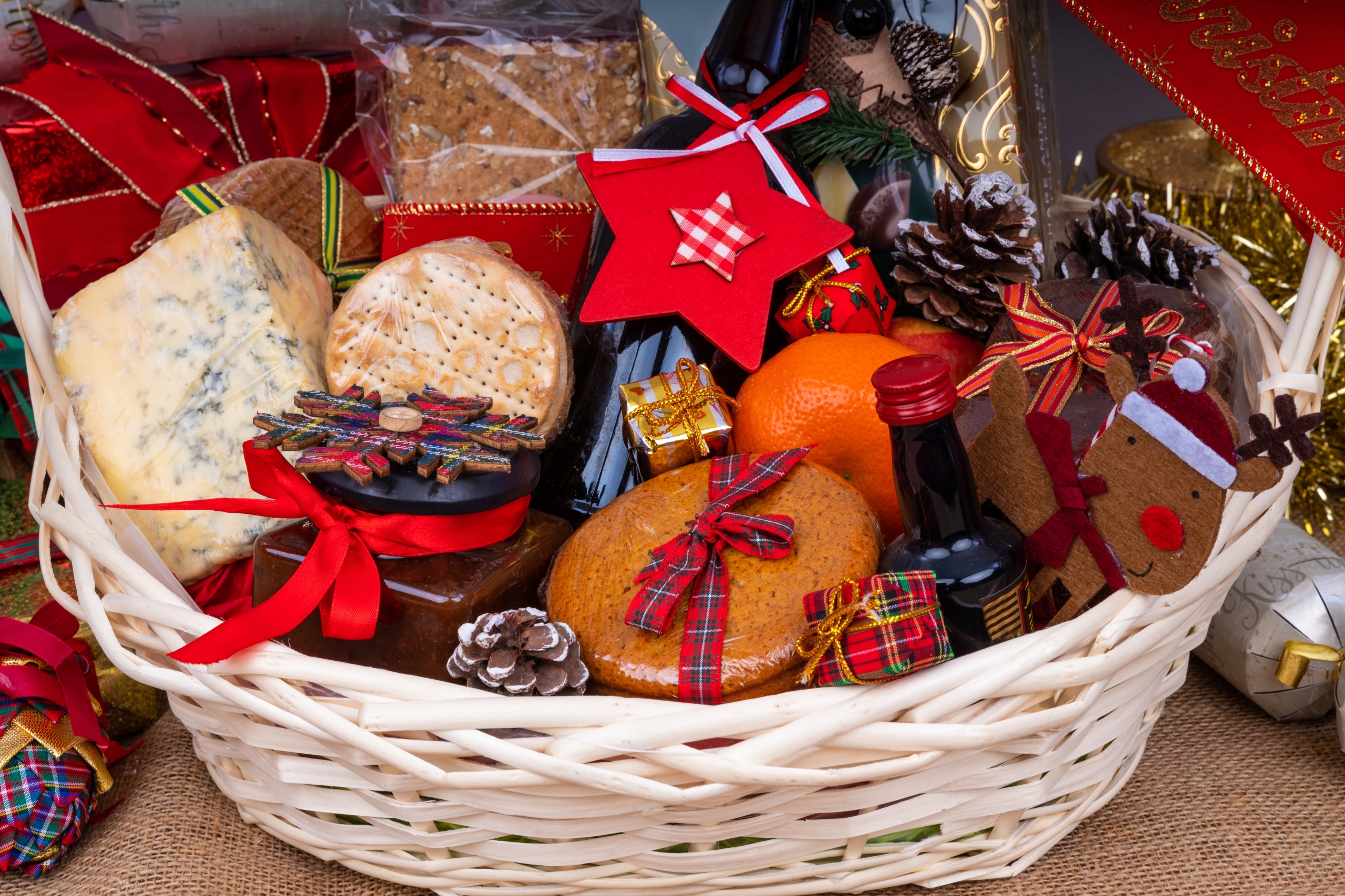 Why Food Gift Hampers Are a Good Idea to Say Thank You
